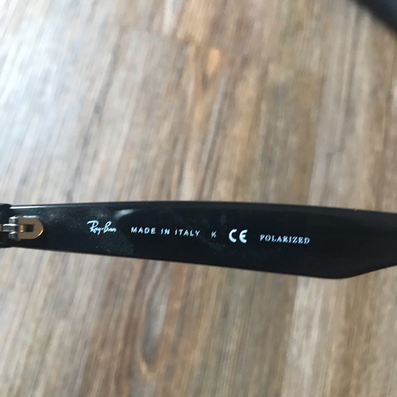 Ray-Ban Wayfarer Polarized Sunglasses | Black | Unisex - Picture 7 of 9